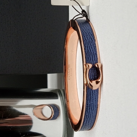 COACH ENAMEL BRACELET IN MIDNIGHT BLUE LEATHER WITH ROSE GOLD HARDWARE - Picture 4 of 12